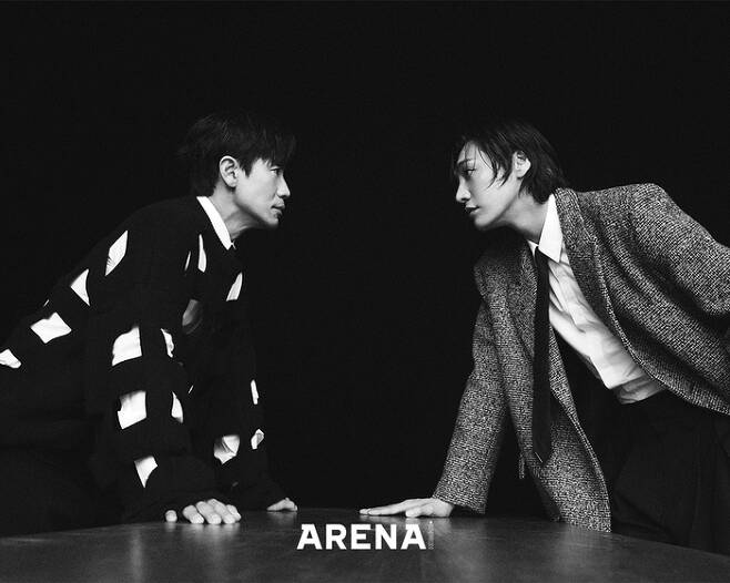 Actors Shin Ha-kyun and Kim Young-kwang exuded a unique aura.On the 20th, Bad guyElectricity  ⁇  Shin Ha-kyun and Kim Young-kwangs Kimi were released in the November issue of  ⁇  Arena Homme Plus  ⁇ .Ginny TV O Lizzy Null Drama  ⁇  Bad guyElectricity  ⁇  is a criminal noir drama depicting the transformation of a living lawyer who met a bad guy into an elite bad guy.The attractive story, hearty directing, and the actors Hot Summer Days shine, and they are getting hot reactions after one or two releases.In the meantime,  ⁇  Bad guyElectricity  ⁇   ⁇   ⁇   ⁇  Shin Ha-kyun and Kim Young-kwangs chemistry is a hot topic.Shin Ha-kyun and Kim Young-kwang expressed various moods in black and white and color.In particular, the two people staring at each other over a long table creates intensity. The aura that breaks through the black and white screen creates tension, reminiscent of the confrontation between those who will face fiercely in the play.Shin Ha-kyun, Kim Young-kwang is playing Hot Summer Days Ginny TV O Lizzy drama  ⁇  Bad guyElectricity  ⁇  Every Sunday, Monday at 10 pm Ginny TV, Ginny TV Mobile, ENA.
