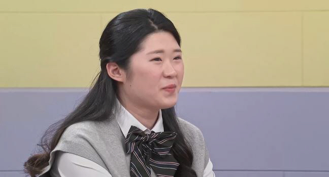 18-year-old high school boy mom Kim Ye-won confides her troubles after marriageIn the 14th episode of A High School BoyMommy!4, which airs on the 25th, Kim Ye-won, a high school boy mom who was born in 2005, appeared in the studio and said, My husbands nagging is too much.It is welcomed by the studio cast members who reveal their troubles and say, This time I can see comfortably.First, Kim Ye-wons pregnancy story at the age of 17 is unfolded through a reenactment drama.Kim Ye-won, who was a high school student, said, I gathered with my friends and gave Delivery to my parents in secret. I dashed against the kindness and face of the Delivery article, which puts food packaging containers one by one between the bars.Kim Ye-won said, My parents strongly opposed pregnancy and childbirth, and eventually they said, If you want to have a baby, you will cut off all financial support and you will not get in touch. He said.At the end of the reenactment drama, Kim Ye-won appears alone in the studio. Kim Ye-won introduces himself as pregnancy at the age of 17 and gave birth in May this year, now 18 years old.Park Se-mi, a guest of the day, looked at Kim Ye-wons face and said, Oh, I still have a fuzz on my face! And the MC staff said, The baby gave birth to a baby. .Kim Ye-wons daily life is revealed. Kim Ye-won, who is currently taking a leave of absence from high school, has a good time in karaoke room by meeting his friends in uniform.He then returns home with his friends and takes care of his four-month-old son.In the appearance of Kim Ye-won and his friends who change their diapers and bottles in uniforms, the studio cast members said, It is unfamiliar for high school girls to take care of their children, but Kim Ye-won I look at the life of Kim Ye-won.Meanwhile, a high school boyMommy! 4 is a real family entertainment program that shows the growth of a high school boyMommy!, Which became a parent in their teens, broadcasted every Wednesday at 10:20 pm,