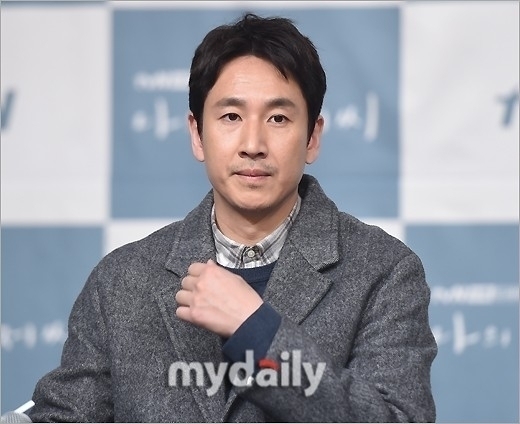 With actor Lee Sun Gyun, 48, being Detective arrested over Drug Oral administration allegations, predictions have been made that the movie he finished filming could not be released and be scrapped.On the 24th, Kim Hun-sik, a popular culture critic, appeared on YTN The News and said, Lee Sun Gyuns Drug controversy is expected to hurt the movie industry.Lee Sun Gyun has finished filming Kim Tae-gons movie Escape: Project Silence and Chu Chang-mins movie Europe of Happiness.In particular, Escape: Project Silence, which cost 20 billion won to produce, was expected to receive a standing ovation at the Cannes International Movie Festival in May, but its release became uncertain, just like Europe of Happiness.Kim Hun-sik, a popular culture critic, said, The two movies can not be edited or re-shot. In the worst case, the movie itself may be discarded. Meanwhile, Lee Sun Gyun is expected to be summoned to the Police soon after being arrested on charges of Drug Oral administration.Lee Sun Gyun is accused of organizing drugs such as cannabis several times at the home of Mr. A, the director of Nightlife in Gangnam, Seoul, from the beginning of this year.Mr. A was arrested on suspicion of violating the Drug Management Act, and Mr. B, a Nightlife employee, was arrested on the same charge.Among them, the third generation of chaebol, aspiring to Celebrity, and composer from broadcasters were also included.