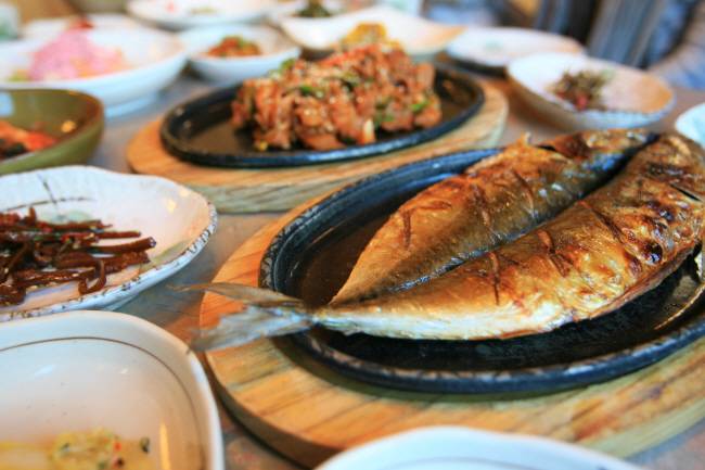 짭짤하게 간이 밴 고등어자반.