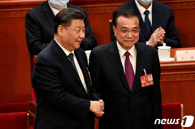 시진핑 중국 국가주석(왼쪽)과 리커창 중국 전 총리의 모습. ⓒ 로이터=뉴스1 ⓒ News1 정지윤 기자