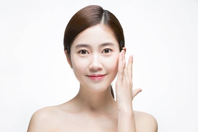 피부가 계절의 영향을 받기 쉬운 가을에는 피부 타입별 적절한 관리가 필수다./사진=클립아트코리아