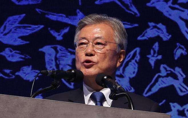 문재인 전 대통령이 9월 19일 오후 서울 영등포구 63빌딩에서 열린 9·19 평양공동선언 5주년 기념식에서 인사말을 하고 있다. 연합뉴스