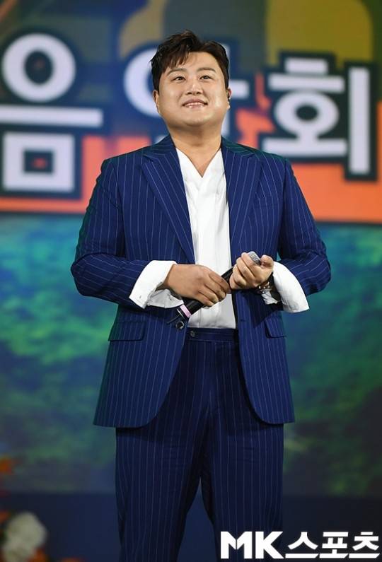 김호중의 신곡인 ‘편지 한 장(서른에 만난 첫 세상)’ 라이브가 특별히 공개된다. 사진=김승진 기자