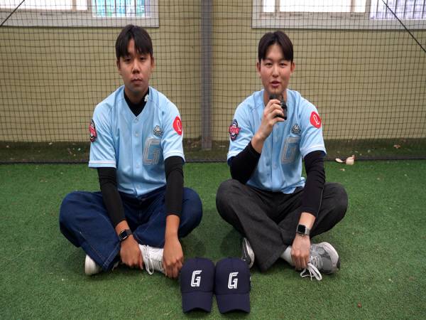 2024 KBO 신인 드래프트에서 롯데 자이언츠의 지명을 받은 휘문고 투수 박성준(왼쪽)과 내야수 안우진(오른쪽). 박세종PD