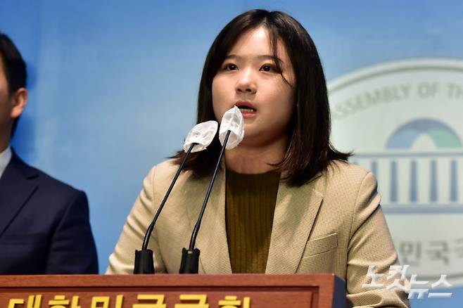 더불어민주당 박지현 전 비상대책위원장이 6일 서울 여의도 국회 소통관에서 민주당의 변화와 혁신을 촉구하는 기자회견에서 발언을 하고 있다. 윤창원 기자