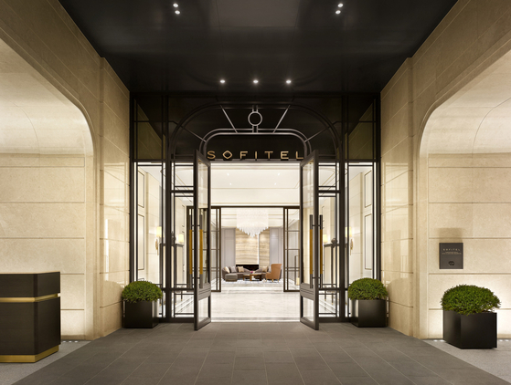 Front gates of Sofitel Ambassador Seoul Hotel & Serviced Residences in Songpa District, southern Seoul [SOFITEL AMBASSADOR SEOUL HOTEL & SERVICED RESIDENCES]