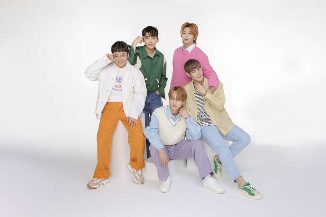 Visual gag idol Cocoon joins KBS2 Gag Concert fixedly.Visual gag idol Cocoon will appear on KBS2 Gag Concert which will be broadcast every Sunday from the 12th.Cocoon (KOOON), a five-member group composed of Jeon Jae-min, Kang Ju-won, Yoon Won-ki, Sae-am and Shuya, is called the unique Visual gag idol that can be used for high-quality songs and dances and visual gag performances that make people happy.He made his debut through tvNs Comedian Big League in 2018, and he made the publics eyes by making it into the top five of the fun corners selected by Audiences, beating his seniors who were famous at the time.Since then, he has gained experience in the Comedian Festival Comedian Week in Hongdae and Busan International Comedian Festival.In 2020, Cocoon won the first place in the Comedian show Netapare of Fuji TV in Japan. In March this year, the Adelaide Festival in Australia and the Edinburgh Festival in England held the Cocoon Show to achieve all-out sales.They will join Gag Concert, which is scheduled to be broadcasted on the 12th, and will be responsible for the laughter of viewers every week.Comedian Yoon Hyung Bin, head of the yoon so group who leads Cocoon, said, It is an honor for Cocoon to be able to join the Gag Concert, which is the beginning of the 21st century Korean Comedian. Cocoon is a young blood of Gag Concert I will try to give a healthy smile to viewers with my colleagues and Comedians as a new face. Meanwhile, Gag Concert starring Cocoon will be broadcasted at 10:25 pm on December 12.