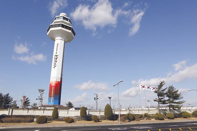 김포공항 관제타워. 한국공항공사 제공