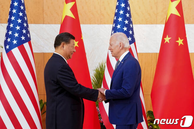조 바이든 미국 대통령(오른쪽)과 시진핑 중국 국가주석이 지난해 11월 인도네시아 발리에서 대면 정상회담을 위해 만났다. 2022.11.14. ⓒ 로이터=뉴스1 ⓒ News1 정윤영 기자