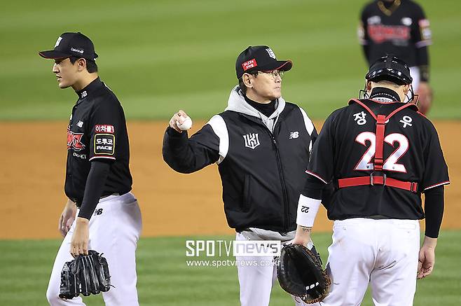 ▲ 고영표 이강철 감독 ⓒ곽혜미 기자