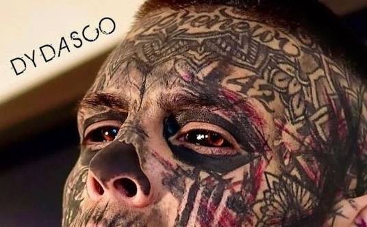 퀘스트 글리포드가 눈동자 문신한 이후의 모습./사진=인스타그램 ‘questg’ 캡처