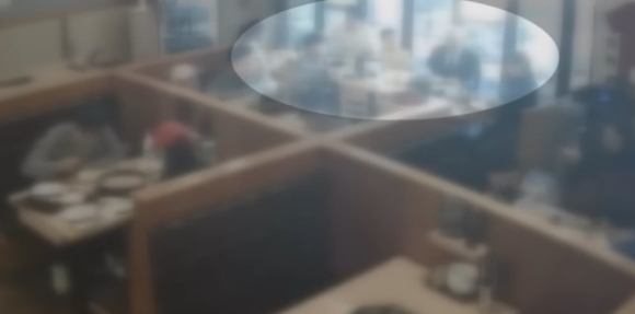 9명의 가족이 식당에서 식사를 하고 결제를 하지 않은 채 자리를 떴다 [사진=JTBC 사건반장 캡쳐]