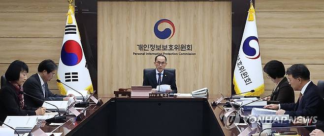 개인정보보호위원회 전체회의 개최 (서울=연합뉴스) 최재구 기자 = 22일 정부서울청사에서 열린 개인정보보호위원회 전체회의에서 고학수 위원장이 발언하고 있다. 2023.11.22 jjaeck9@yna.co.kr