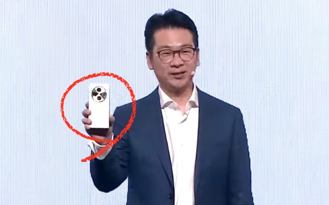 중국 오포(OPPO)의 스마트폰사업을 이끌고 있는 피터 리(Peter Lee)가 최신 폴더블폰 ‘파인드 N3’를 들어보이고 있다. [유튜브 ‘OPPO’ 캡처]