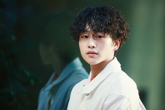 포즈 취하는 배우 김윤우 (서울=연합뉴스) 진연수 기자 = 드라마 '연인'에 출연한 배우 김윤우가 지난 서울 종로구 수송동 연합뉴스 사옥에서 인터뷰에 앞서 포즈를 취하고 있다. 2023.11.27