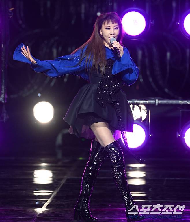 제44회 청룡영화상 시상식이 24일 여의도 KBS홀에서 열렸다. 김완선이 멋진 무대를 선보이고 있다. 허상욱 기자wook@sportschosun.com/2023.11.24/