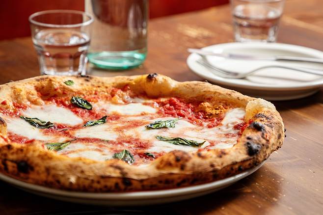 유준환 대표가 구운 마르게리타 피자./장은주 영상미디어 객원기자