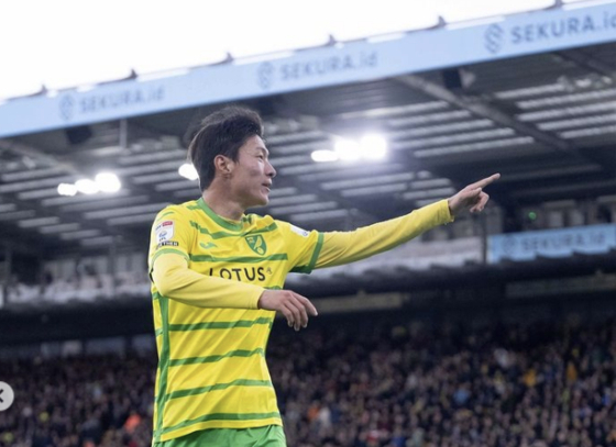 Hwang Ui-jo has so far scored three goals for British club Norwich City this season, including one against Watford in Watford, England on Tuesday after the Korean Football Association announced his suspension from the Korean national team. [NORWICH CITY]
