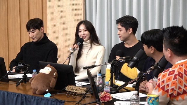 Actor Keum Sae-Rok showed his affection by proudly mentioning his late father.Keum Sae-rok, Noh Sang-hyun, and Son Jeong-hyuk, the main characters of Walt Disney Pictures plus drama SynthesizerTracks #2, appeared as guests on SBS Power FMs Doosan Escape TV Cultwo Show (hereinafter referred to as TV Cultwo Show), which aired on November 29.On this day, Kwak Beom said that Keum Sae-rok has a lot of love and grows up. Keum Sae-rok affirms and asked whether he resembles his parents. I look like a mother and my body resembles Father.Father is 185 centimeters.Kim Tae-kyun said, Its big enough for me at that time. Keum Sae-rok said, I can not be big.Meanwhile, Keum Sae-rok, who was born in 1992, suffered his fathers death in April.Walt Disney Pictures Plus SynthesizerTracks # 2 is a romance drama that will take place on December 6th as a piano tutor, Keum Sae-rok, stays in a house for a music project together with Noh Sang-hyun, who has been hotly loved and coldly separated, .