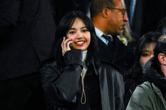 Lisa watched Paris Saint-Germain and Newcastles UEFA Champions League Kyonggi in Paris, France, on the 28th (local time).Paris Saint-Germain is a team with Lee Kang-in. Lisa cheered Kyonggi on the bleachers with Frederic Arnaud Clément, the son of luxury brand LVMH headman Bernard Clément and CEO of luxury watch brand Tag Heuer.Lisa and Frederic Arnaud Clément had their first romance rumours in July, and since then they have been seen together several times, adding strength to their romance rumours.However, the two sides did not officially disclose their position regarding fellowship.Lisa, on the other hand, was awarded the British Empire Medal by King Charles III of England, attending an encouragement event for cultural artists held at Buckingham Palace in London on February 22 as an index, Jenny, Ros and BLACKPINK.