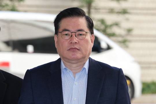 유동규 전 성남도시개발공사 기획본부장이 지난 11월8일 서울 서초구 서울중앙지방법원에서 열린 위례 신도시 개발 특혜 의혹 관련 1심 속행 공판에 출석하고 있다.<연합뉴스>