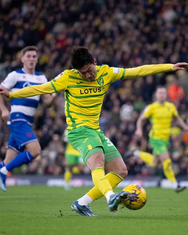 26일 잉글랜드 노리치의 캐로우 로드에서 열린 노리치와 QPR의 2023~24시즌 잉글랜드 챔피언십 17라운드. 전반 21분 황의조의 득점 장면. 사진=노리치 SNS