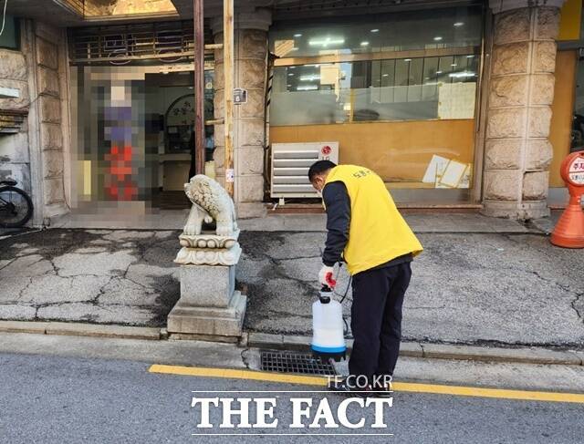 서울 도봉구(구청장 오언석)가 온수 발생 장소를 중심으로 겨울철 모기 특별 방역을 실시한다. /도봉구