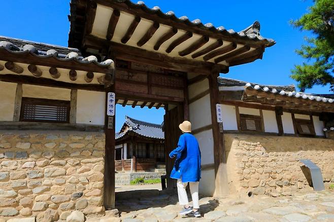 함양 일두고택 입구인 솟을대문. 조선 성리학의 대가인 정여창의 집이다. 정여창 가문이 나라에서 받은 정려(나라에서 충신, 효자, 열녀 등을 기려 표창한 것) 5개가 있다.
사진제공 | 한국관광공사