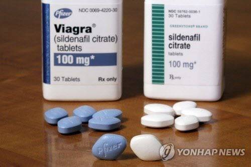 화이자사의 비아그라(왼쪽)와 오는 11일 출시될 비아그라 복제약.