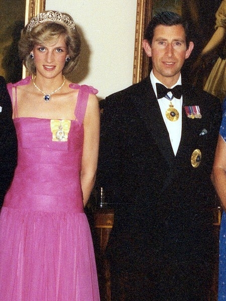 1983년 호주 순방 중인 찰스 왕세자와 다이애나 왕세자비. 다이애나는 아름다움과 인성이 더해진 현대판 신데렐라로 통했다.