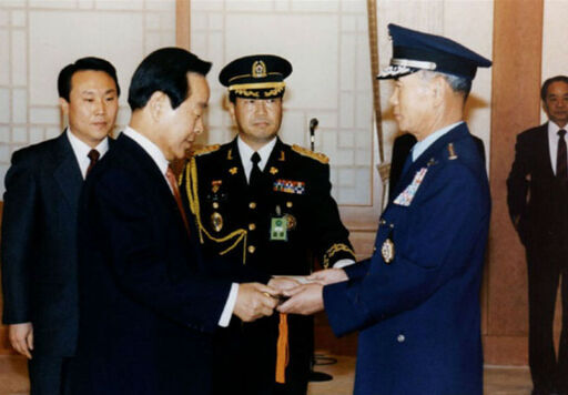 1994년 12월1일 평시작전통제권 환수 신고식. E영상 역사관 제공