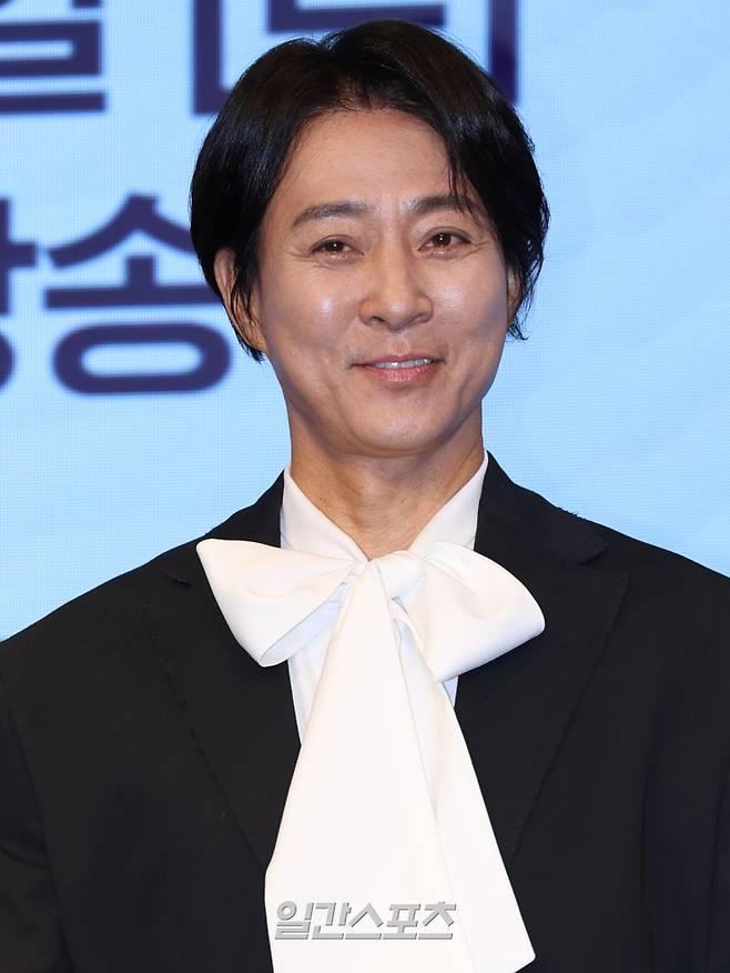 배우 최수종이 9일 오후 서울 영등포구 더세인트에서 열린 KBS 2TV 토일드라마 '고려거란전쟁' 제작발표회에 참석해 포즈를 취하고 있다. '고려거란전쟁'은 관용의 리더십으로 고려를 하나로 모아 거란과의 전쟁을 승리로 이끈 고려의 황제 현종과 그의 정치 스승이자 고려군 총사령관이었던 강감찬의 이야기로 오는 11일 9시 25분 첫 방송. 서병수 기자 qudtn@edaily.co.kr /2023.11.09/