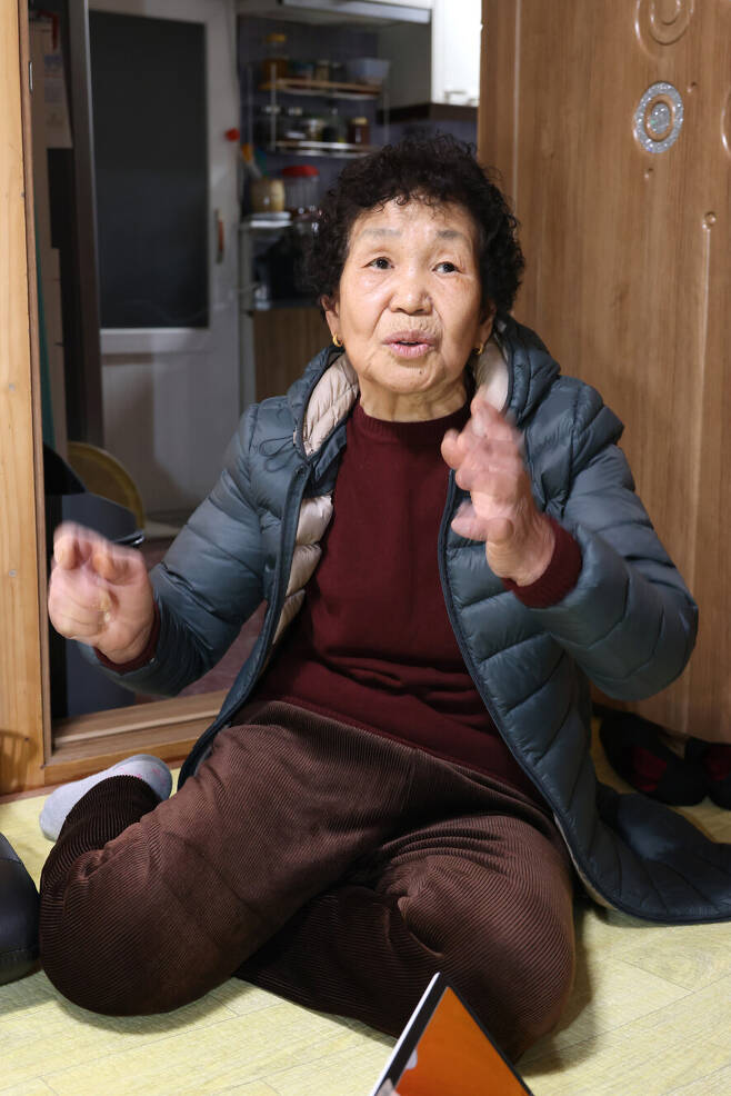 2023년 11월27일 영풍석포제련소에서 일한 이덕순(74)씨가 이야기하고 있다. 류우종 기자