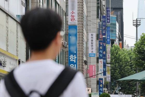 지난 7월 서울 강남구 대치동 학원가. 연합뉴스