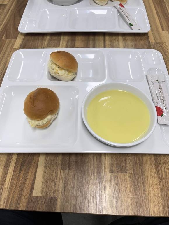 서울 내 경찰서 구내식당 아침식사 논란. 블라인드 캡처
