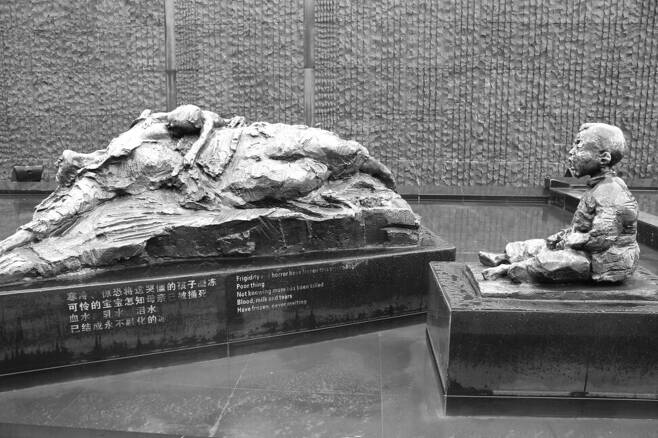 중국 난징시의 난징대도살피해동포기념관에 비치된 조각상. ⓒ이삼성
