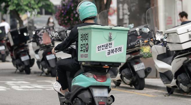 우아한청년들 소속 배달기사들은