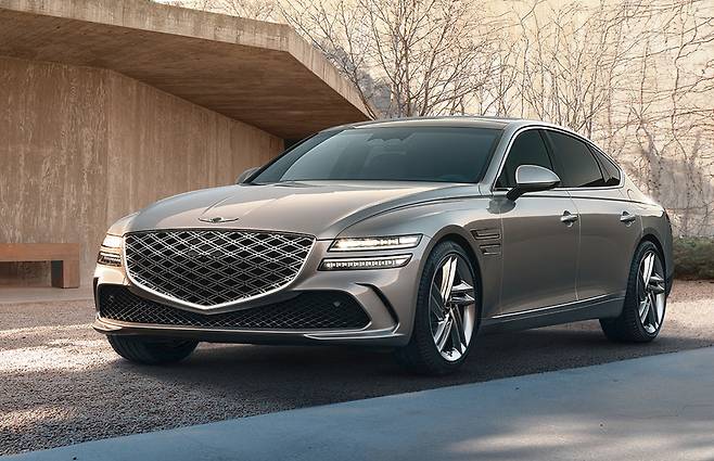 MLA헤드램프가 적용된 신형 제네시스 G80