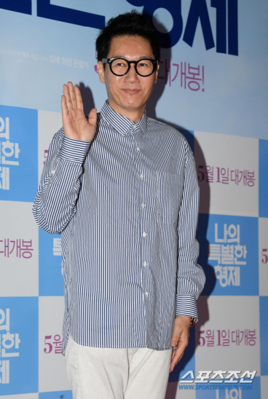 Comedian Ji Suk-jin has decided to take a break from starring in Running Man for health reasons.On August 18, Ji Suk-jins agency ESteem Entertainment said, Recently, Ji Suk-jin decided to take a break from SBS Running Man according to the opinion that treatment is needed after a medical examination.I will do my best to reorganize my physical strength with a rest period and look forward to a healthier appearance as soon as possible. On the other hand, Ji Suk-jin made his debut in 1992 and has been steadily loved by SBS Running Man as nicknames such as Wangko and Seoksam Lee.In addition to Running Man, he is active in his YouTube channel Comfortable World and various entertainment.Hello, this is ESteem Entertainment.Recently, Ji Suk-jin decided to take a break from SBS Running Man according to the opinion that medical treatment is needed after medical examination.We will do our best to reorganize our physical strength with a short break and look forward to a healthier appearance as soon as possible.Thank you for always supporting and loving Ji Suk-jin.Thank you.