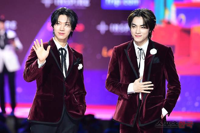 '2023 SBS 가요대전' 레드카펫 행사에 참석한 그룹 NCT 샤오쥔, 텐. ⓒ이혜영 기자 lhy@hankooki.com