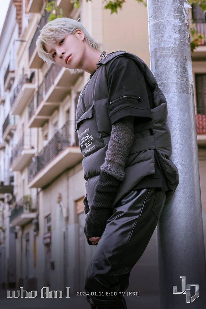 정동원 닮은 'AI 신인' JD1, 탈색 잘 어울리는 'who Am I' 콘셉트 포토