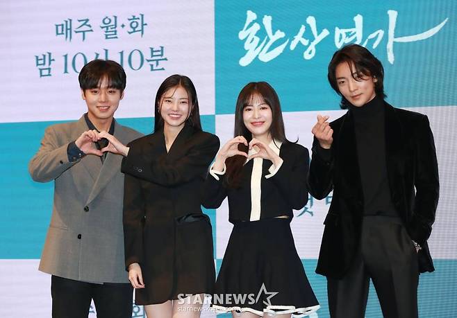 배우 박지훈, 홍예지, 지우, 황희가 28일 오후 서울 구로구 더 세인트에서 진행된 KBS 2TV 월화드라마 '환상연가' 제작발표회에 참석해 포즈를 취하고 있다. /2023.12.28 /사진=이동훈