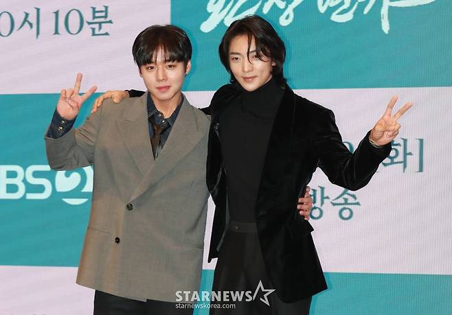 배우 박지훈, 황희가 28일 오후 서울 구로구 더 세인트에서 진행된 KBS 2TV 월화드라마 '환상연가' 제작발표회에 참석해 포즈를 취하고 있다. /2023.12.28 /사진=이동훈
