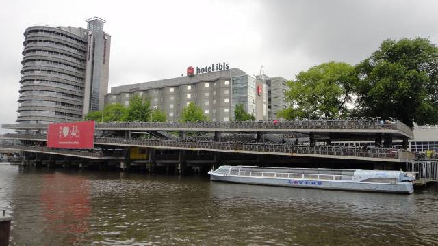 ▲네덜란드 암스테르담 중앙역의 대규모 자전거 주차장 ⓒ박흥수