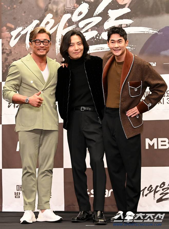 3일 스탠포드호텔에서 열린 MBN 새 예능프로그램 '더 와일드(THE WILD)'의 제작발표회, 추성훈 진구 배정남이 포즈를 취하고 있다. 상암동=허상욱 기자wook@sportschosun.com/2024.01.03/