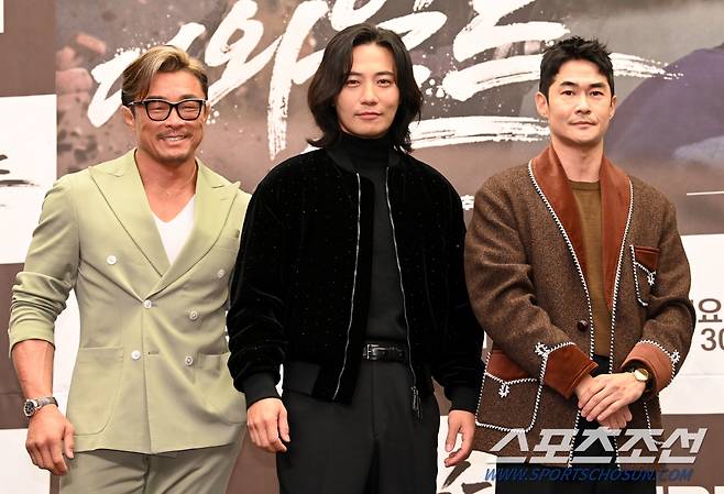 3일 스탠포드호텔에서 열린 MBN 새 예능프로그램 '더 와일드(THE WILD)'의 제작발표회, 추성훈 진구 배정남이 포즈를 취하고 있다. 상암동=허상욱 기자wook@sportschosun.com/2024.01.03/