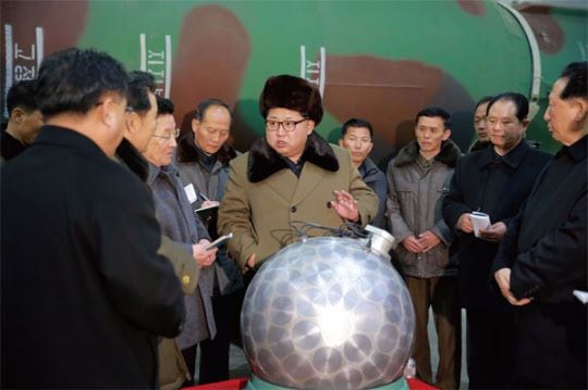 북한 김정은 국무위원장이 오는 2018년까지 지상과 공중, 해상과 수중에서 핵 타격 능력을 완전하게 보유하는 것을 목표로 지난 2014년부터 군 현대화 5개년계획을 진행하고 있는 것으로 알려졌다.