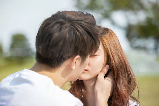 10~20대 사이에서 주로 발병하는 감염증 '단핵구증'은 자신도 모르게 감염되었다가 사라지는 경우가 많다.(자료사진) 출처=게티이미지뱅크