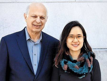 2013년 오승은 박사(오른쪽)와 지도 교수인 마크 커쉬너 하버드대 의대 교수의 모습. /오승은 박사 제공